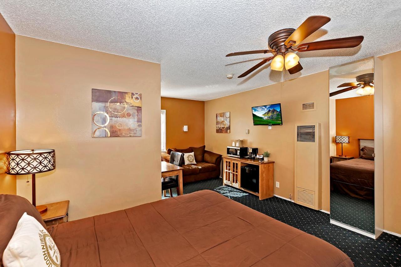 Queen Room at Robinhood Resort