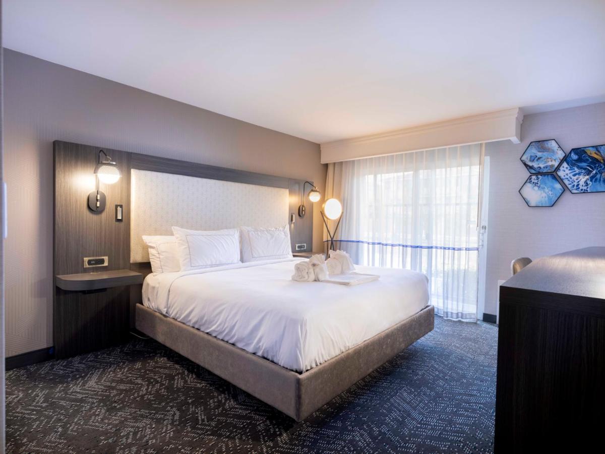 | Premiere Suites