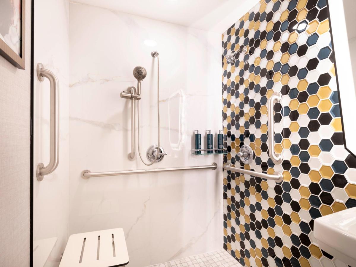 | Premiere Suites