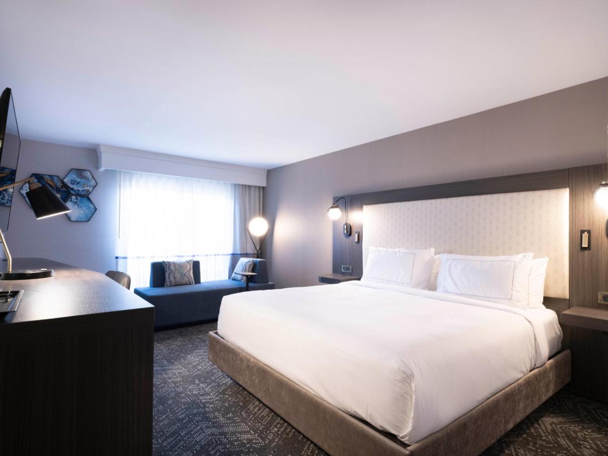 | Premiere Suites
