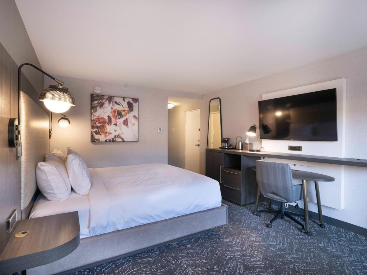 | Premiere Suites