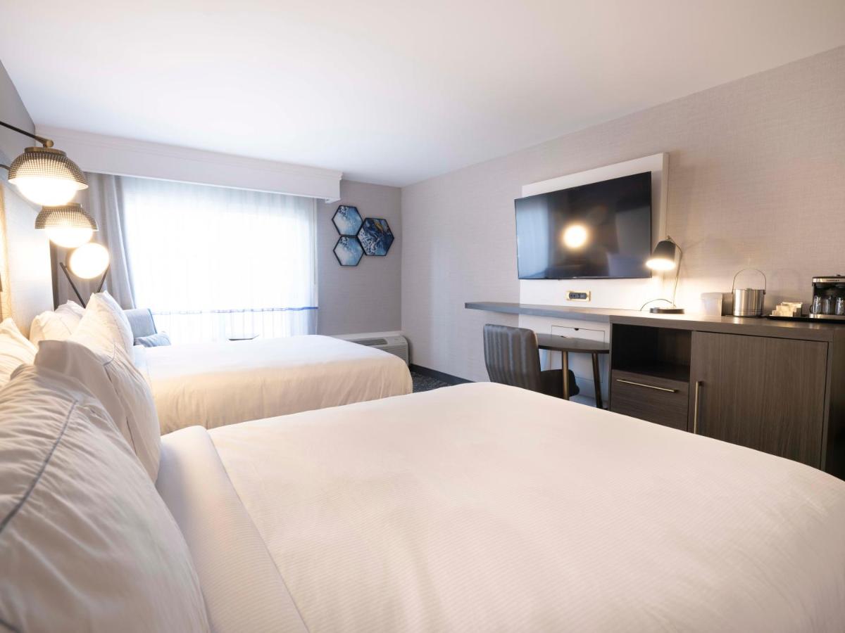 | Premiere Suites