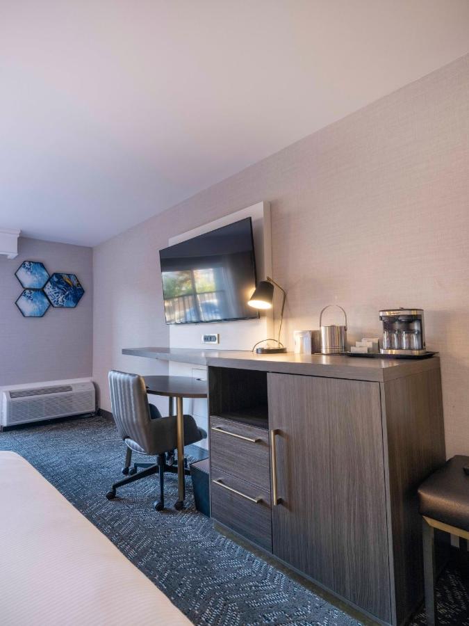 | Premiere Suites