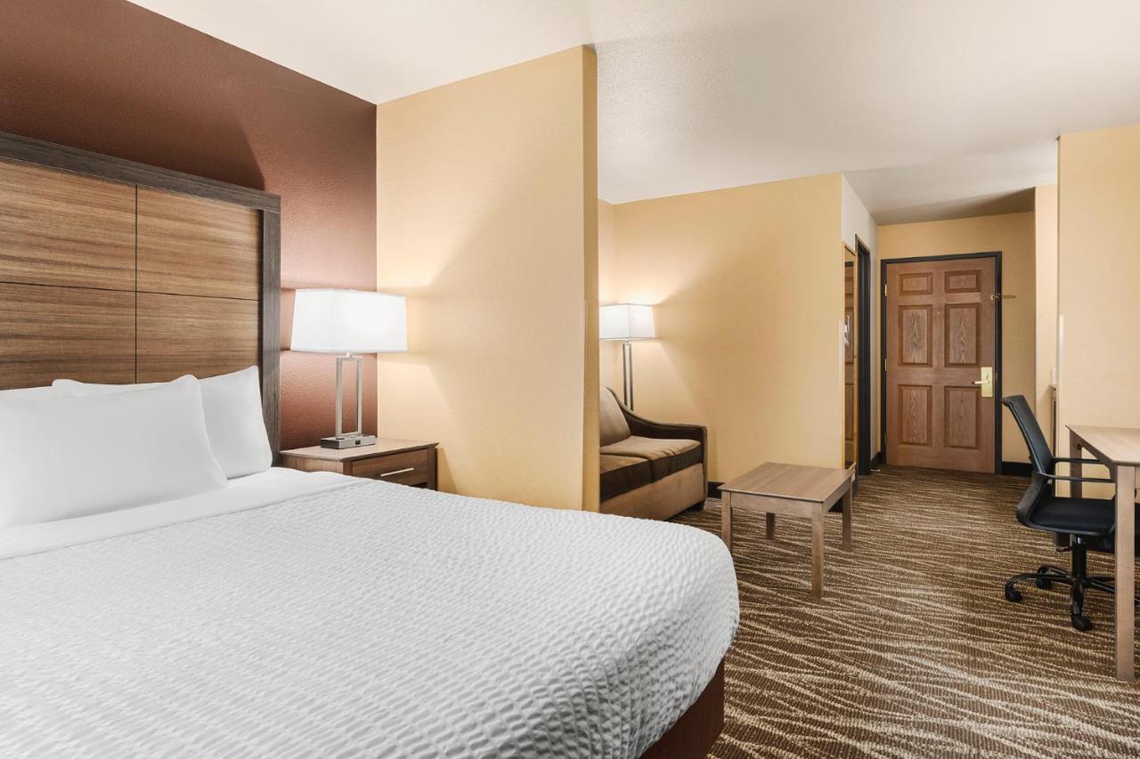 Queen Suite at Bitterroot River Inn & Conference Center