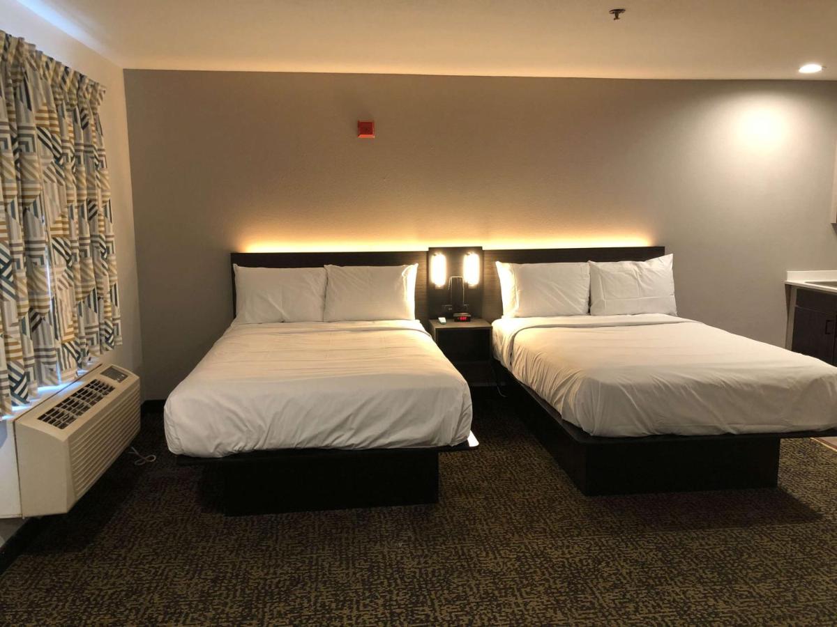 Deluxe Quadruple Room - Non-Smoking at Studio 6 Killeen, TX