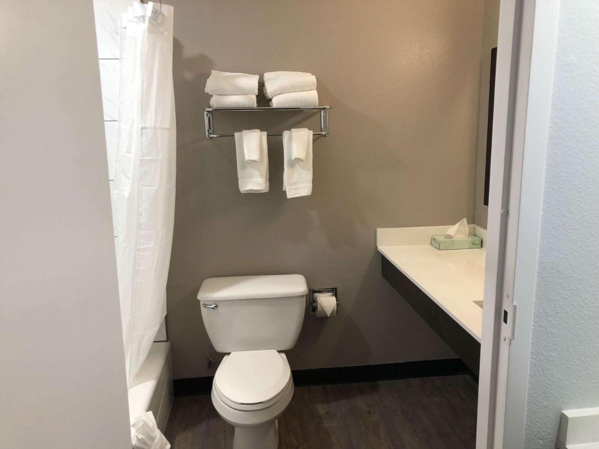 Deluxe Quadruple Room - Non-Smoking at Studio 6 Killeen, TX
