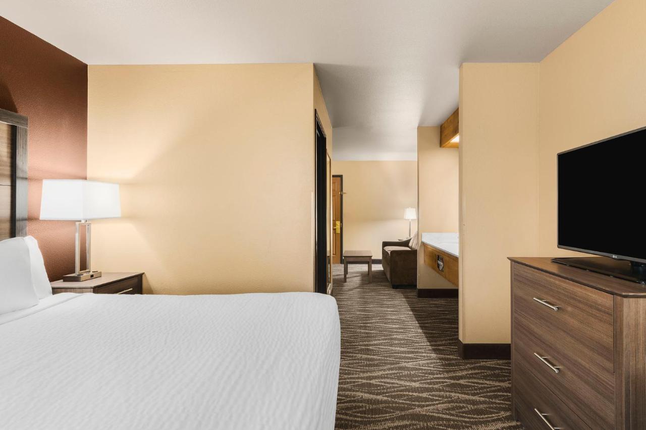 King Suite at Bitterroot River Inn & Conference Center