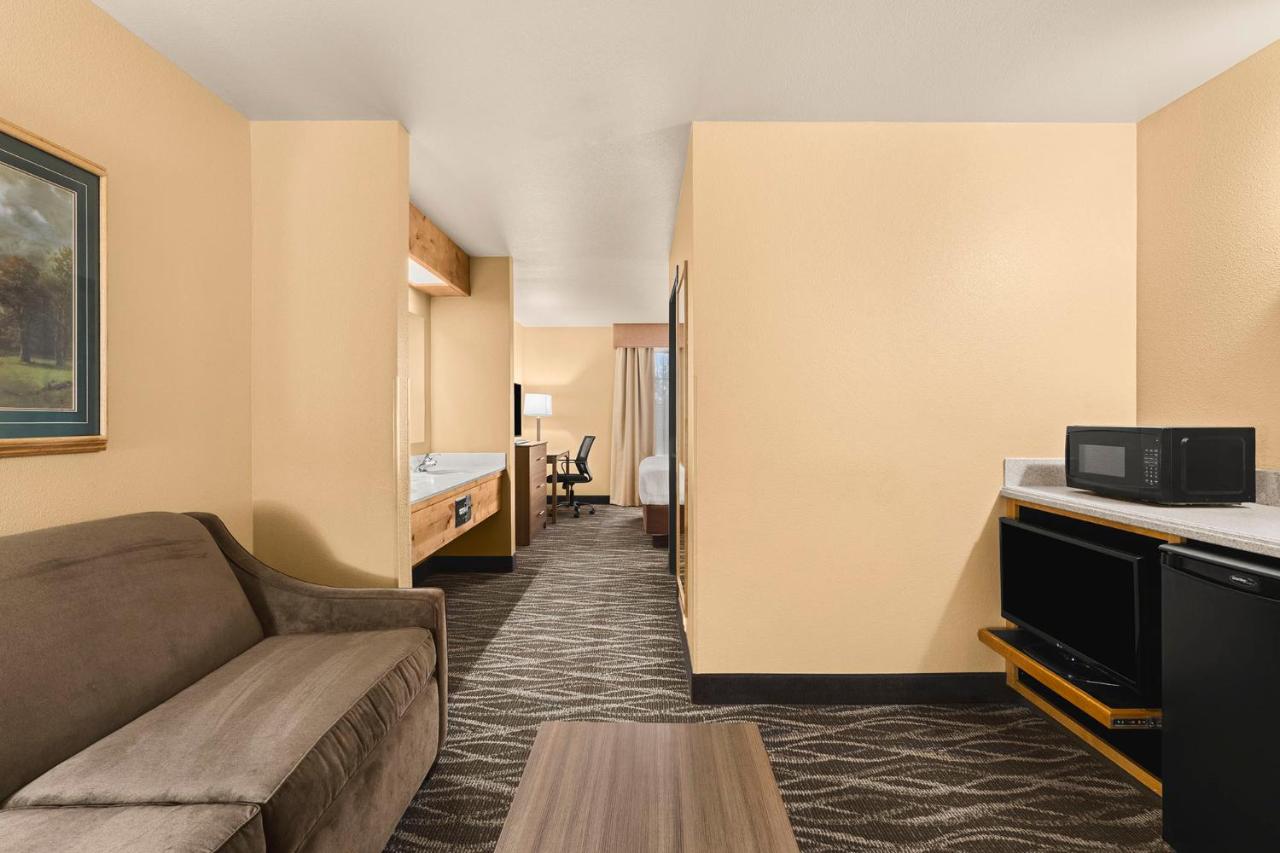 King Suite at Bitterroot River Inn & Conference Center