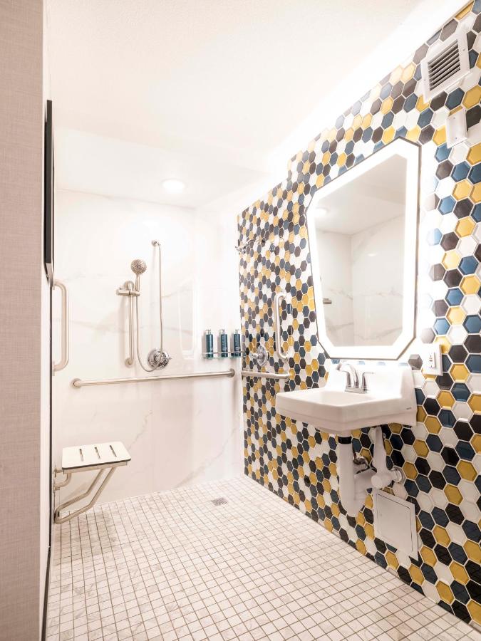 | Premiere Suites