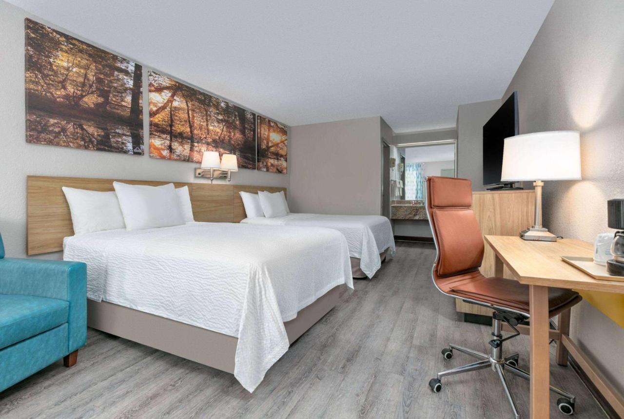 Double Room with Two Double Beds - Smoking at Days Inn by Wyndham Greenville MS