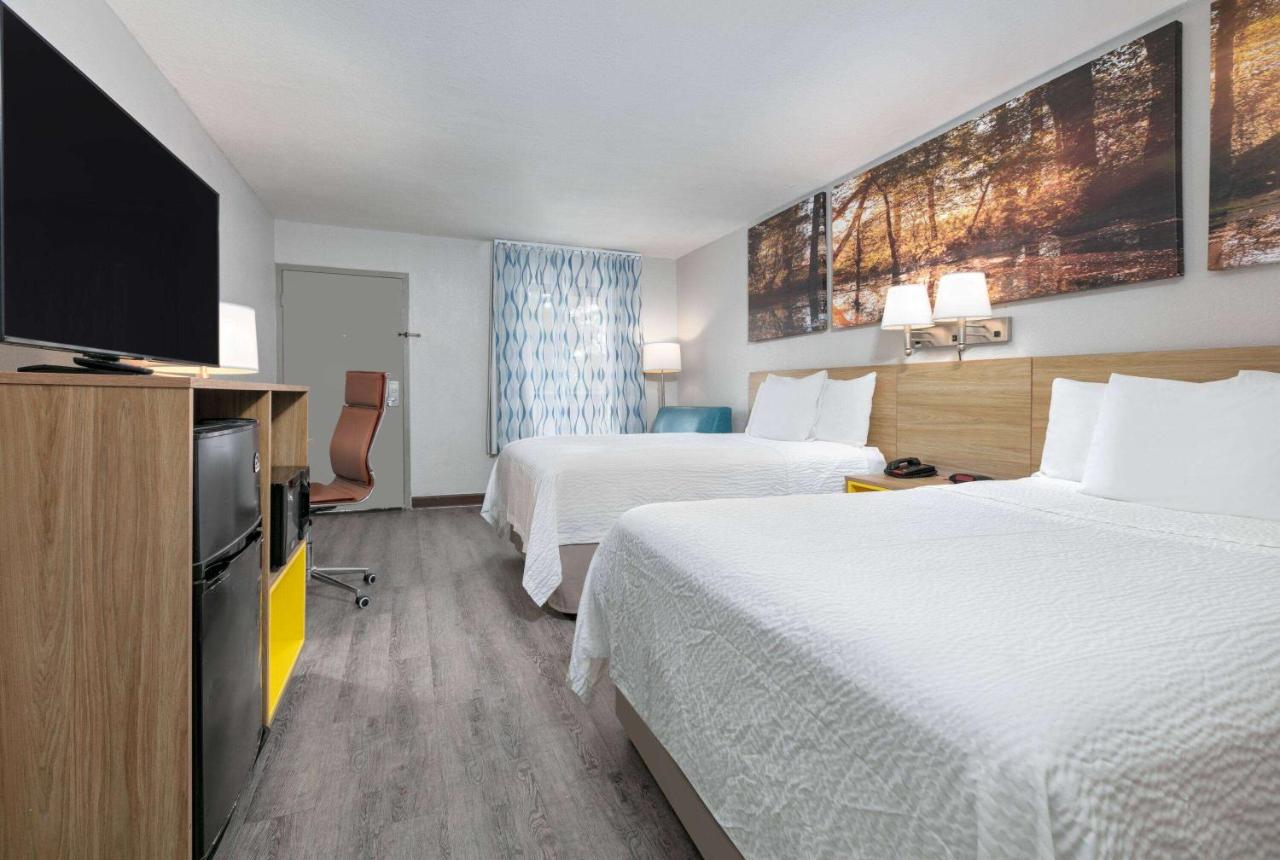 Deluxe Double Room with Two Double Beds - Non-Smoking at Days Inn by Wyndham Greenville MS