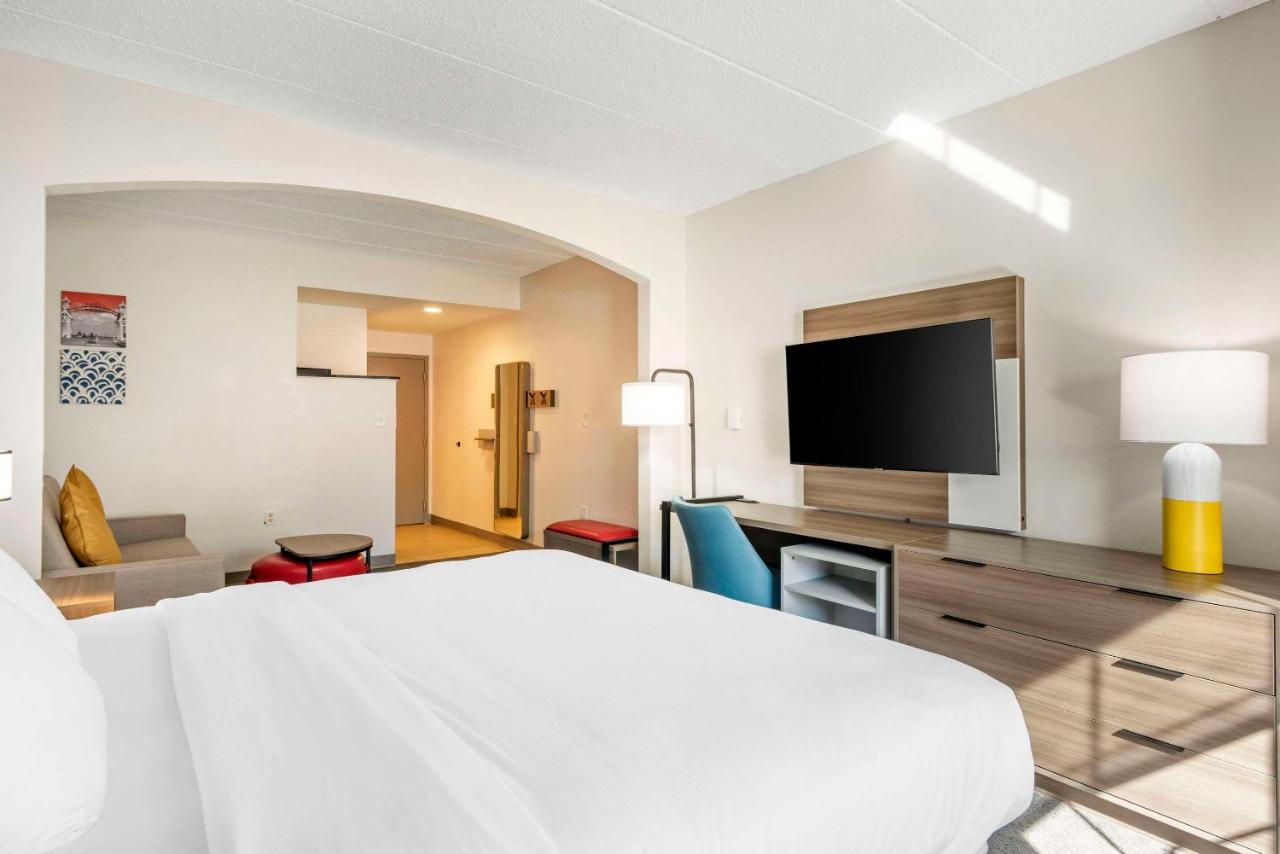 King Suite - Non-Smoking at Comfort Suites Ocean City West