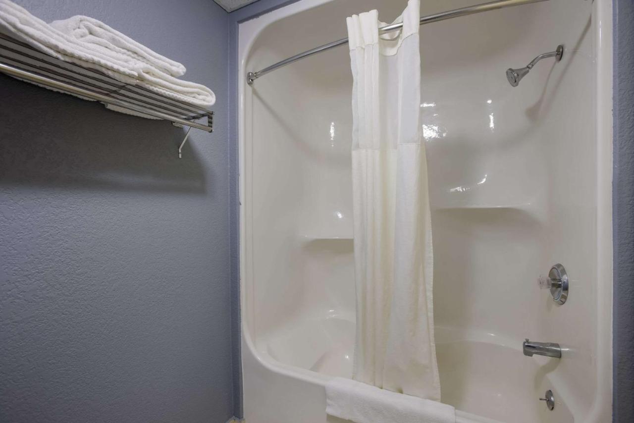King Room - Non-Smoking at Quality Inn & Suites Big Rapids near University