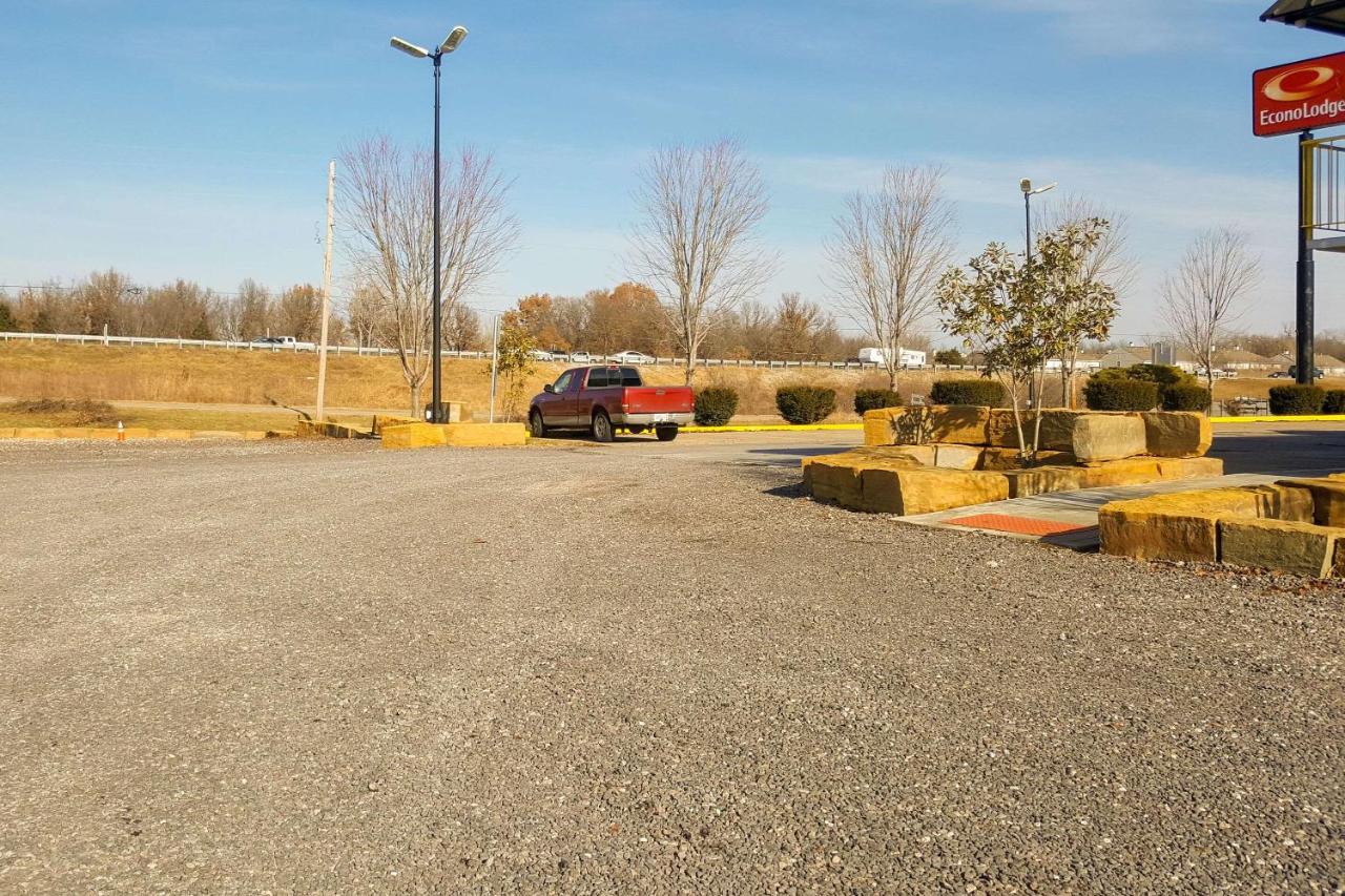 | Econo Lodge Oak Grove
