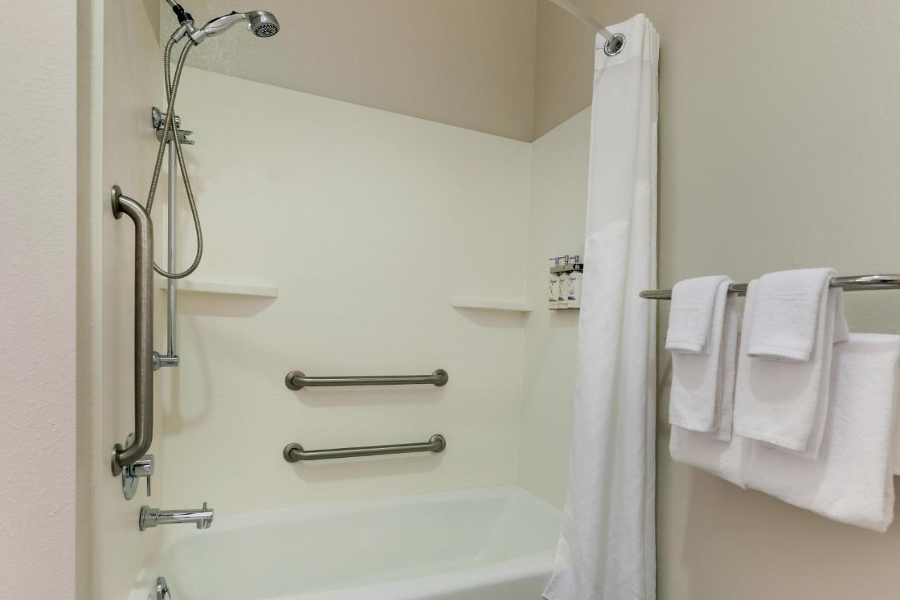 King Room - Hearing Accessible/Non-Smoking at Holiday Inn Express Leland - Wilmington Area, an IHG Hotel
