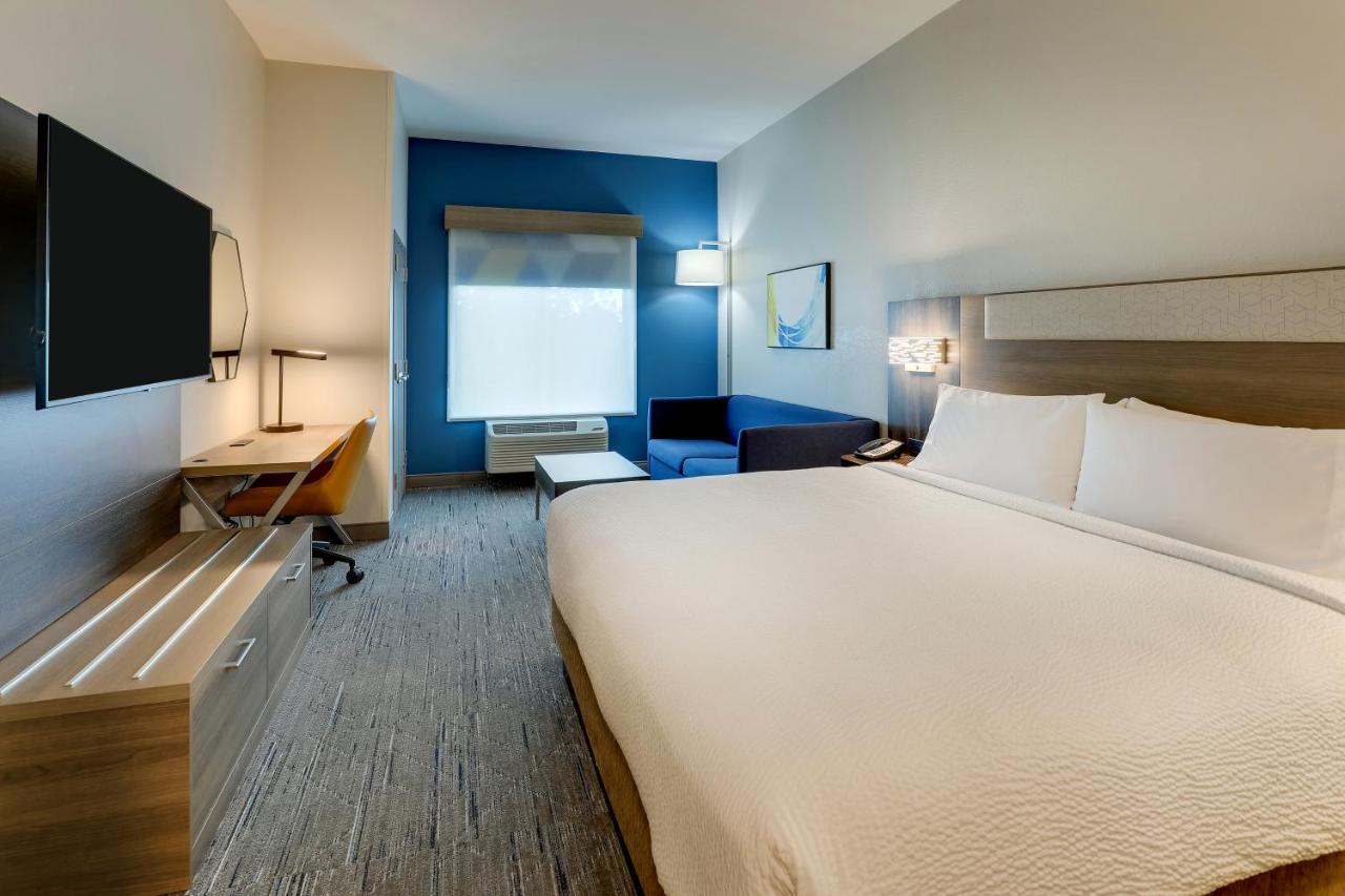 Standard Room at Holiday Inn Express Leland - Wilmington Area, an IHG Hotel