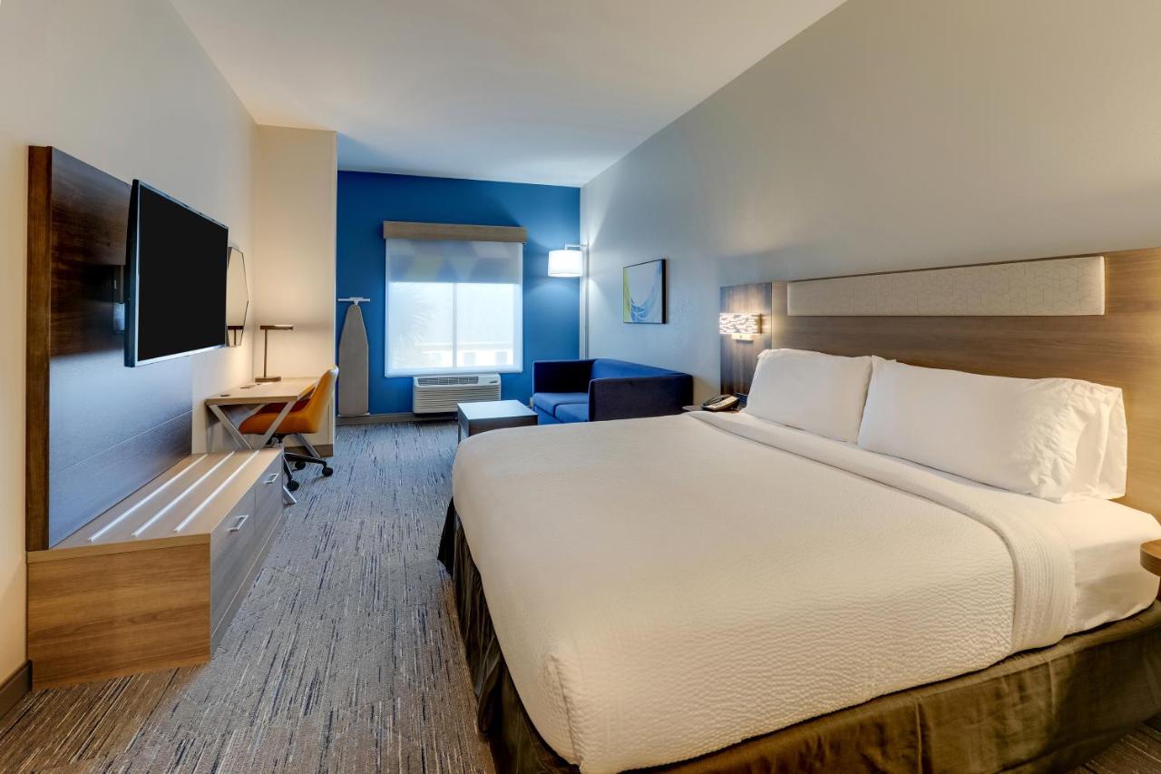 Standard Room at Holiday Inn Express Leland - Wilmington Area, an IHG Hotel