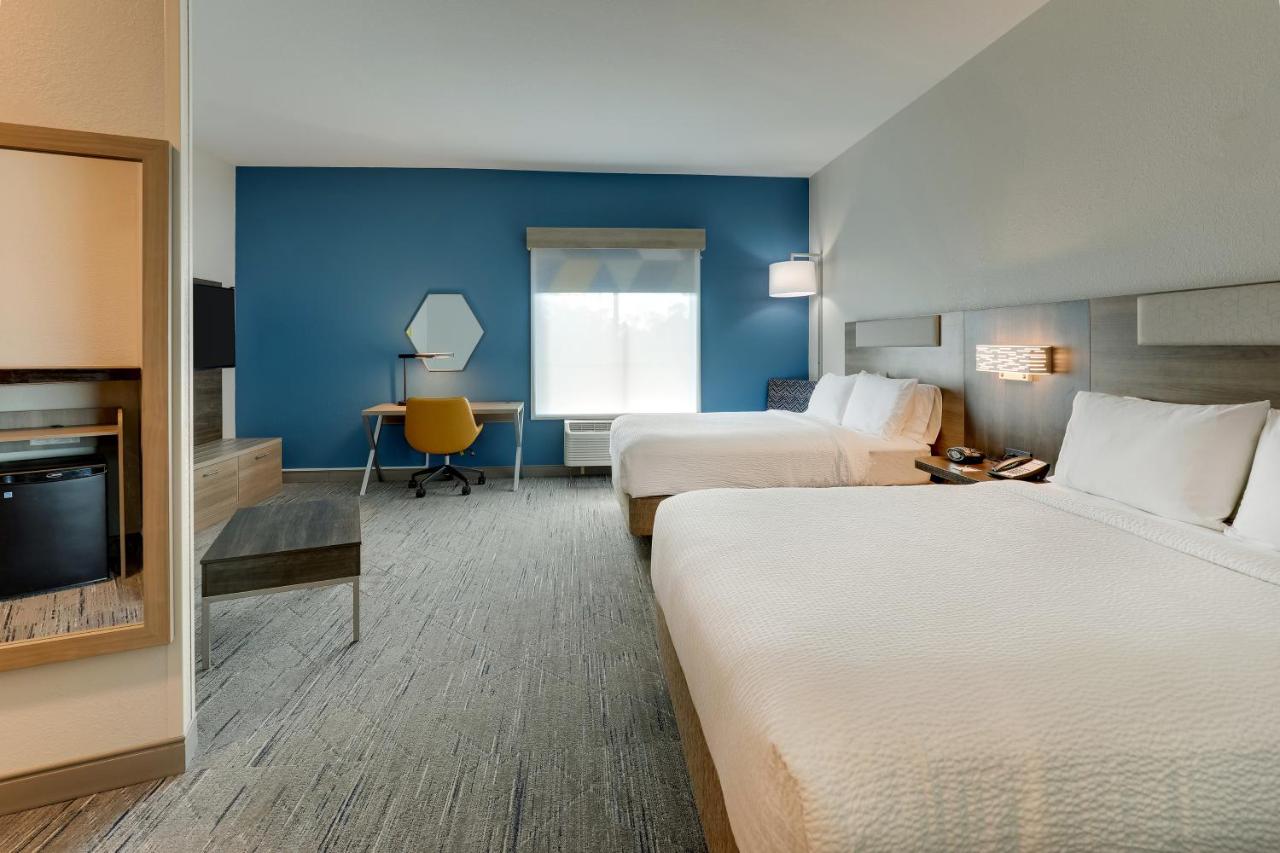 Queen Room with Roll in Shower - Hearing Accessible/Non-Smoking at Holiday Inn Express Leland - Wilmington Area, an IHG Hotel