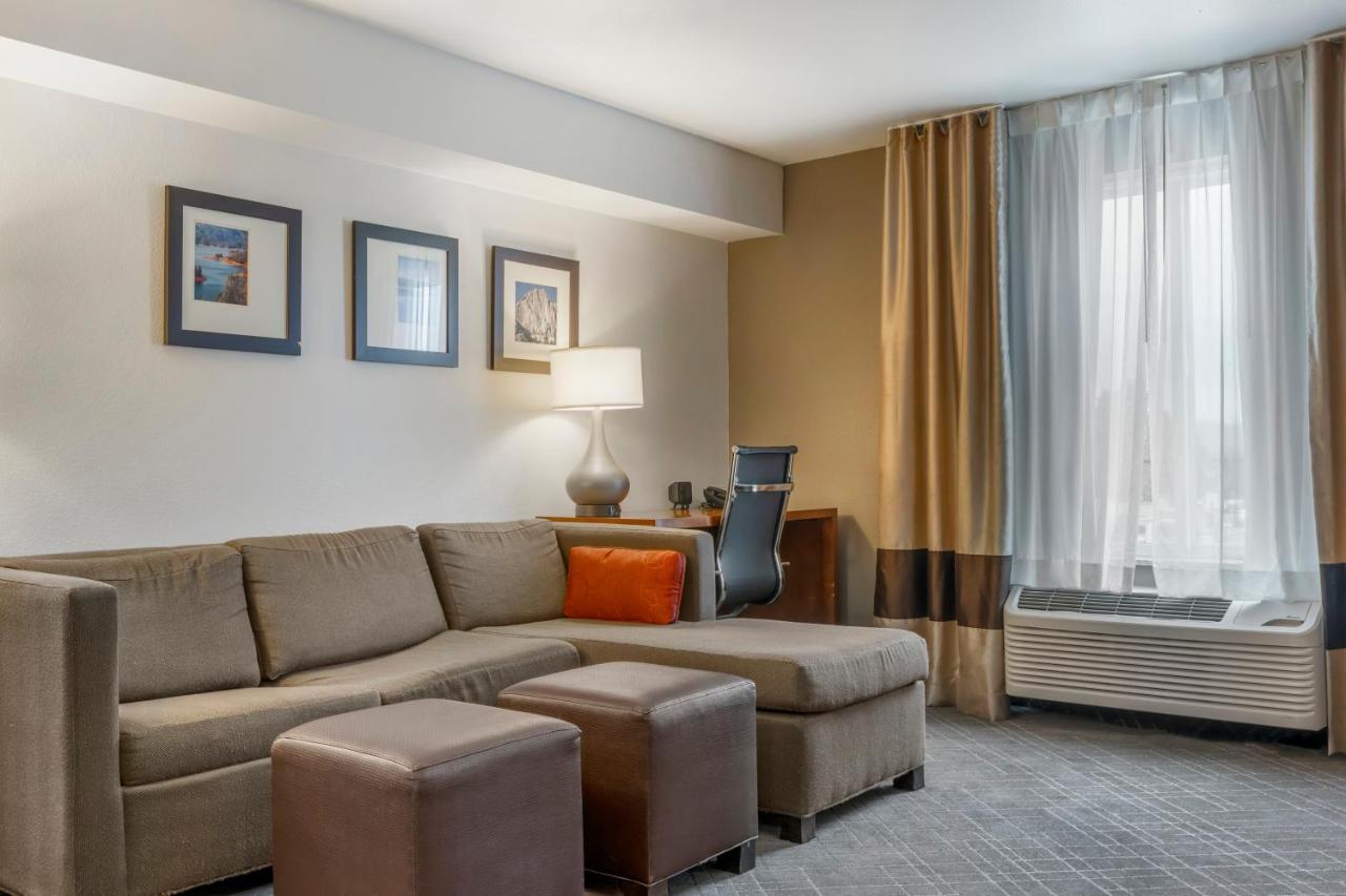 Queen Suite with Two Queen Beds - Accessible/Non-Smoking at Comfort Suites Redding - Shasta Lake