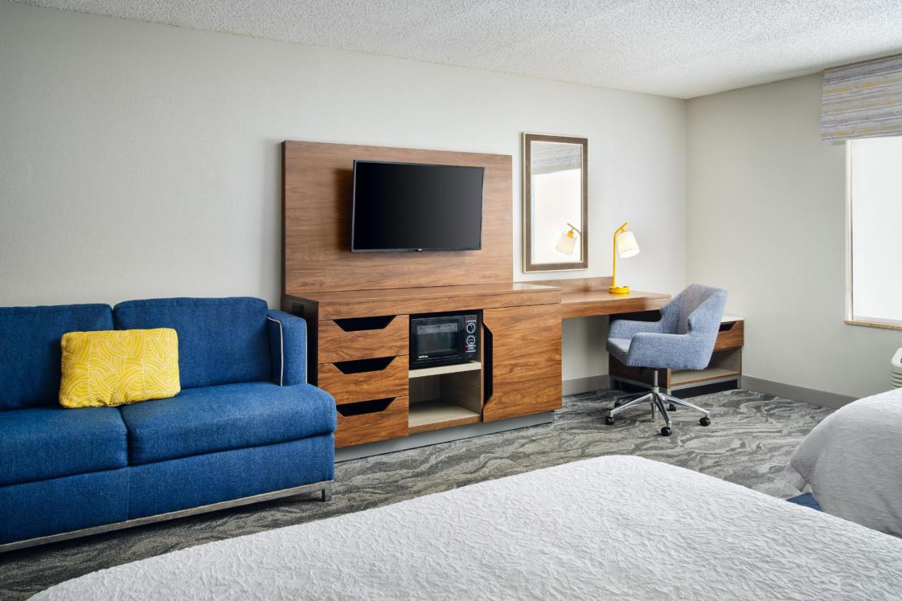 Queen Room - Disability Access/Non-Smoking at Hampton Inn Melbourne-Viera