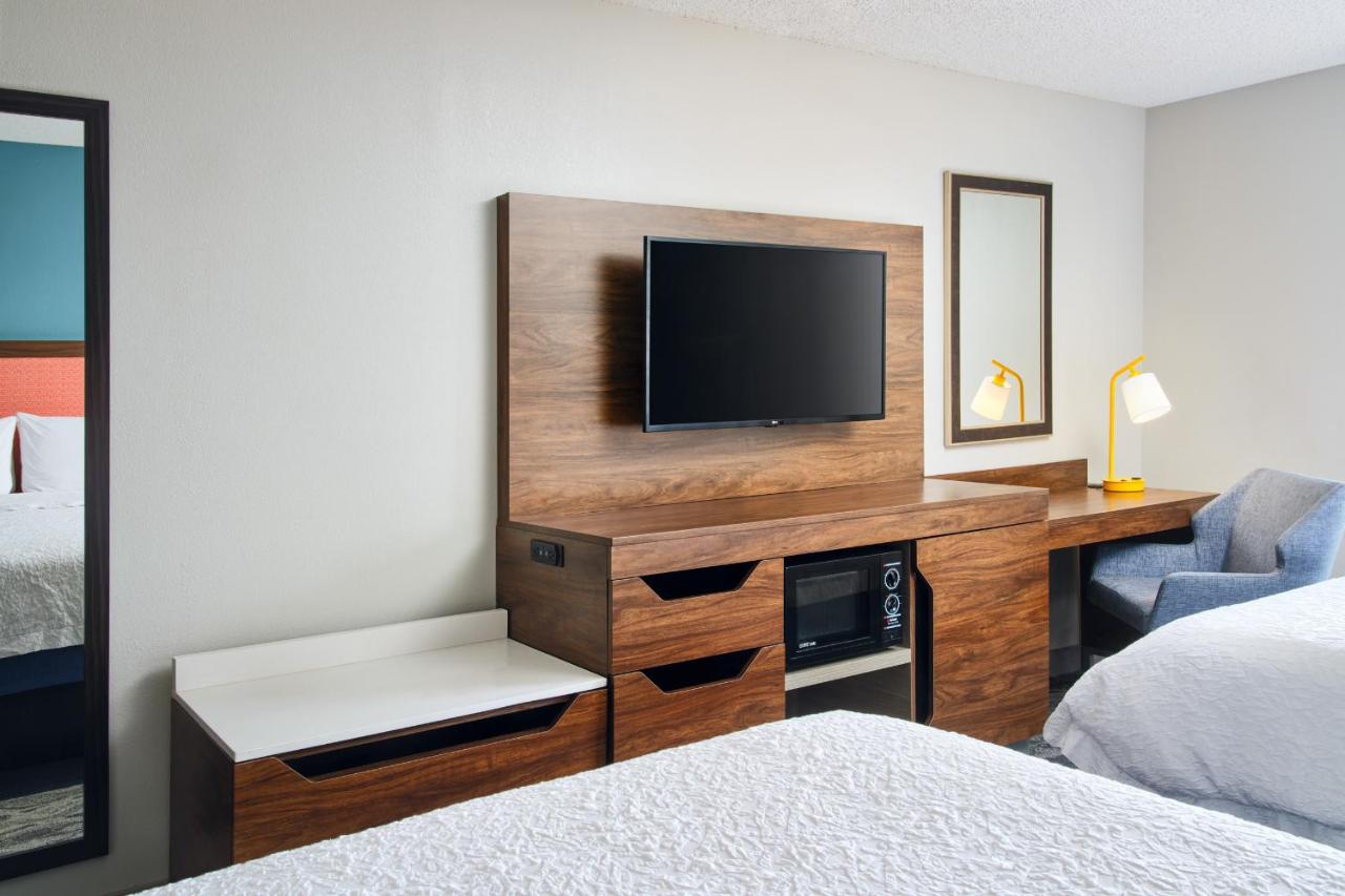 Queen Room - Non-Smoking at Hampton Inn Melbourne-Viera