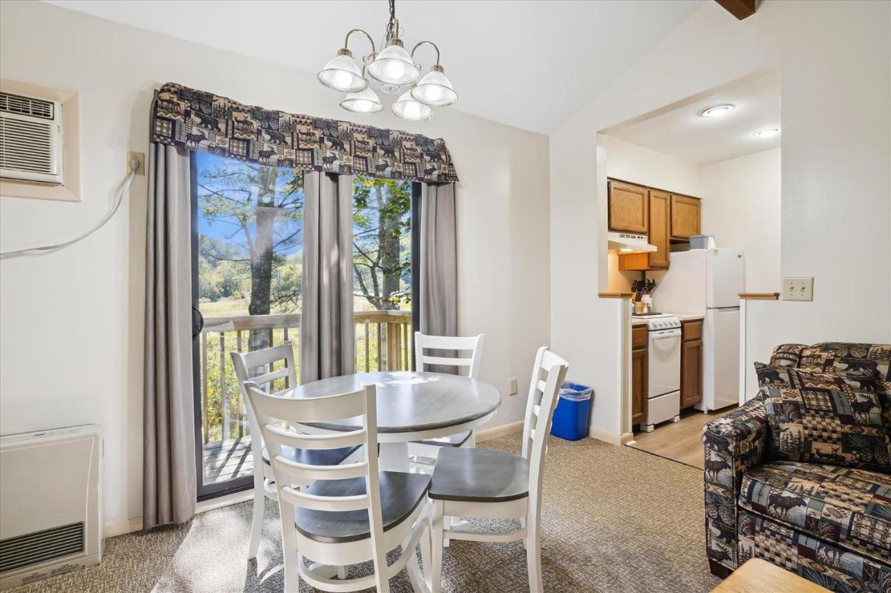 | Deluxe Two Bedroom Suite on the 1st floor with outdoor heated pool 1314
