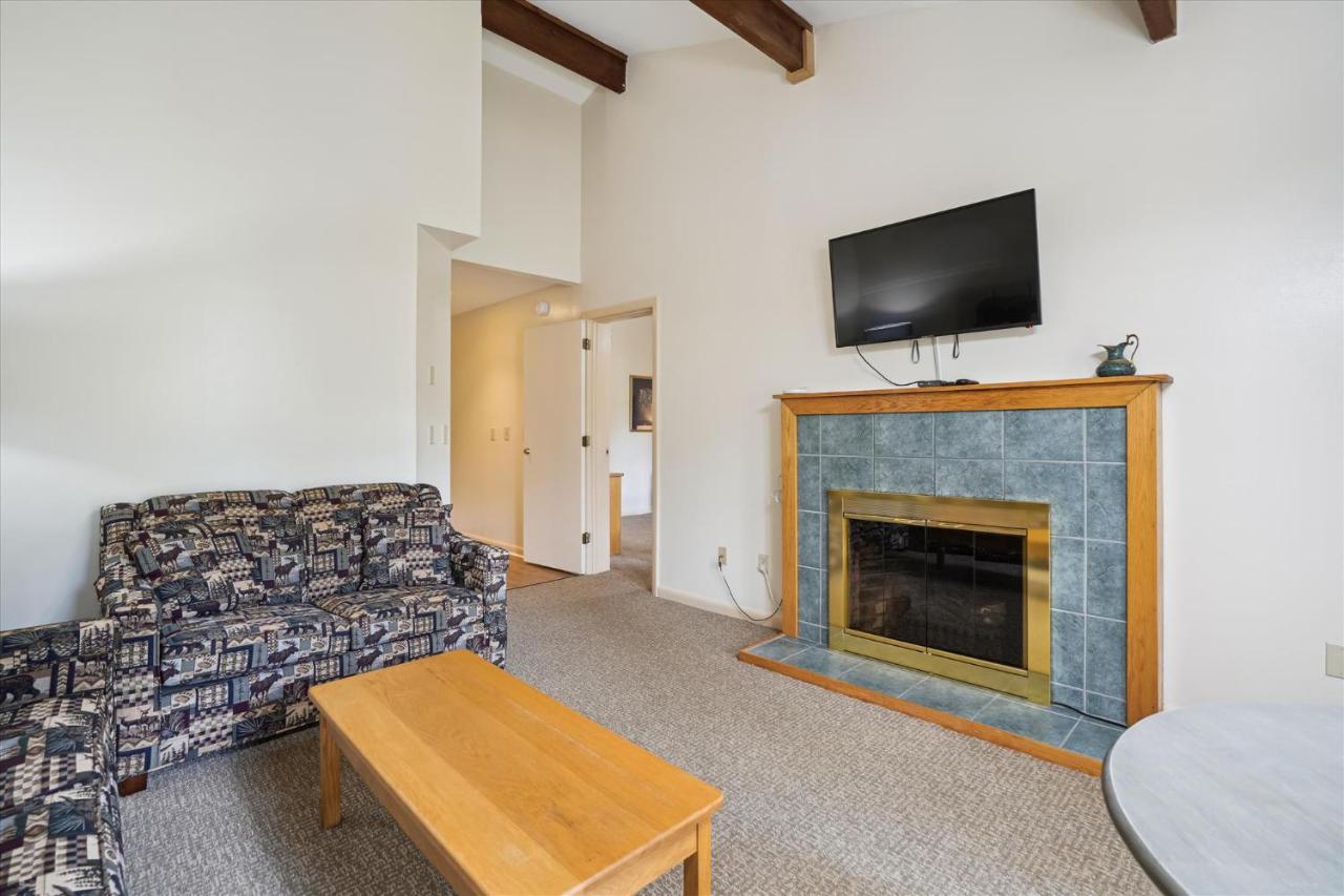 | Deluxe Two Bedroom Suite on the 1st floor with outdoor heated pool 1314