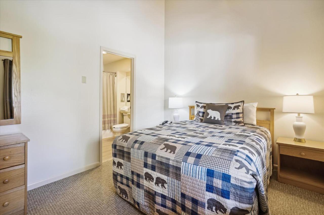 | Deluxe Two Bedroom Suite on the 1st floor with outdoor heated pool 1314