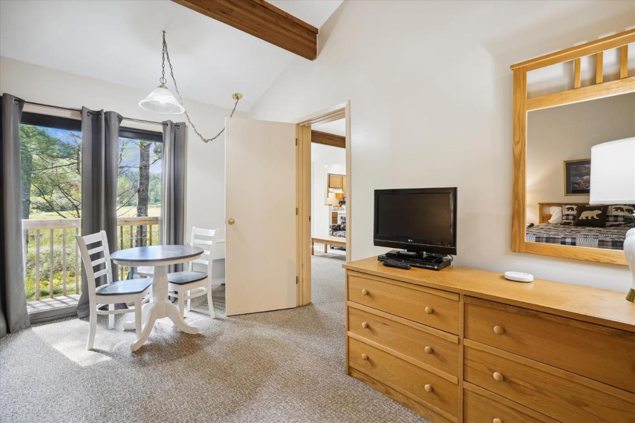 | Deluxe Two Bedroom Suite on the 1st floor with outdoor heated pool 1314