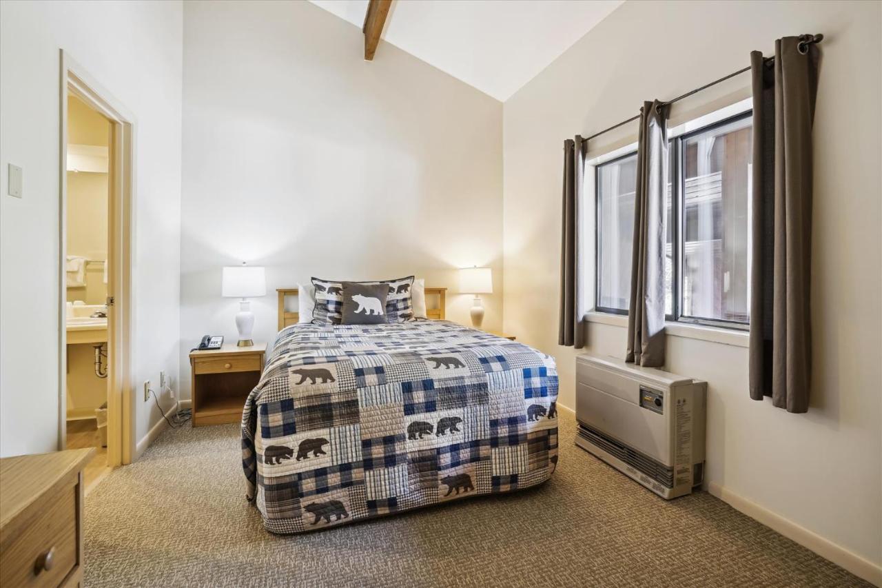 | Deluxe Two Bedroom Suite on the 1st floor with outdoor heated pool 1314