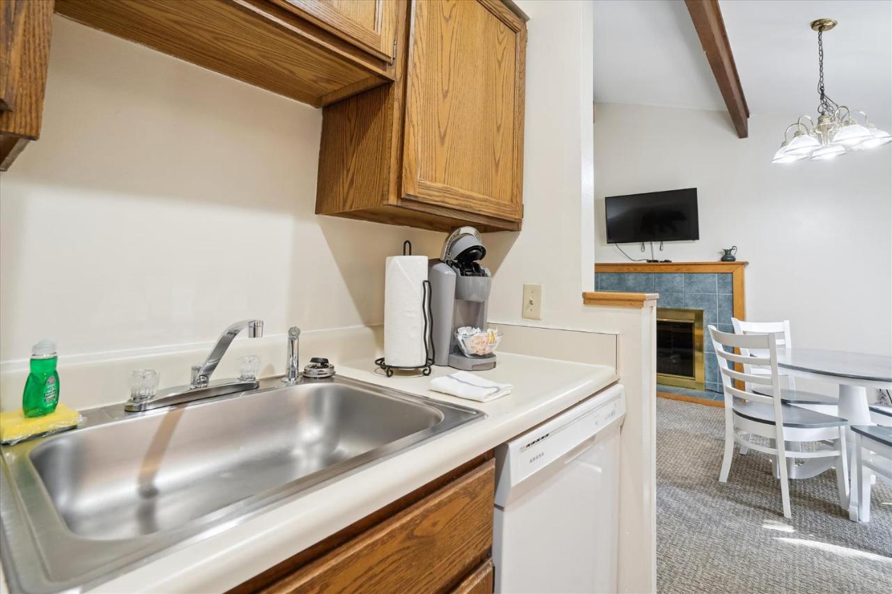 | Deluxe Two Bedroom Suite on the 1st floor with outdoor heated pool 1314