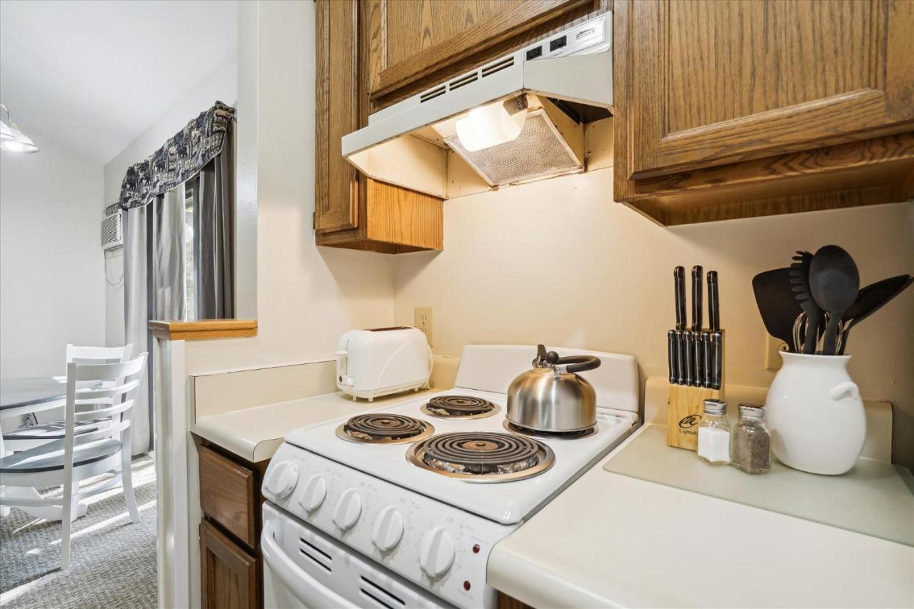 | Deluxe Two Bedroom Suite on the 1st floor with outdoor heated pool 1314