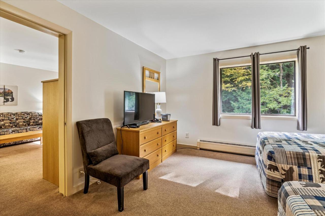 | Deluxe one bedroom suite located on 2nd floor with outdoor heated pool 21820