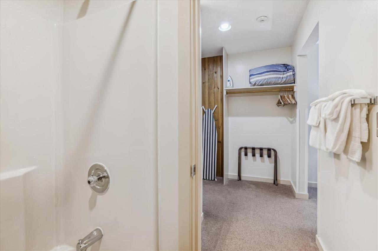| Deluxe one bedroom suite located on 2nd floor with outdoor heated pool 21820
