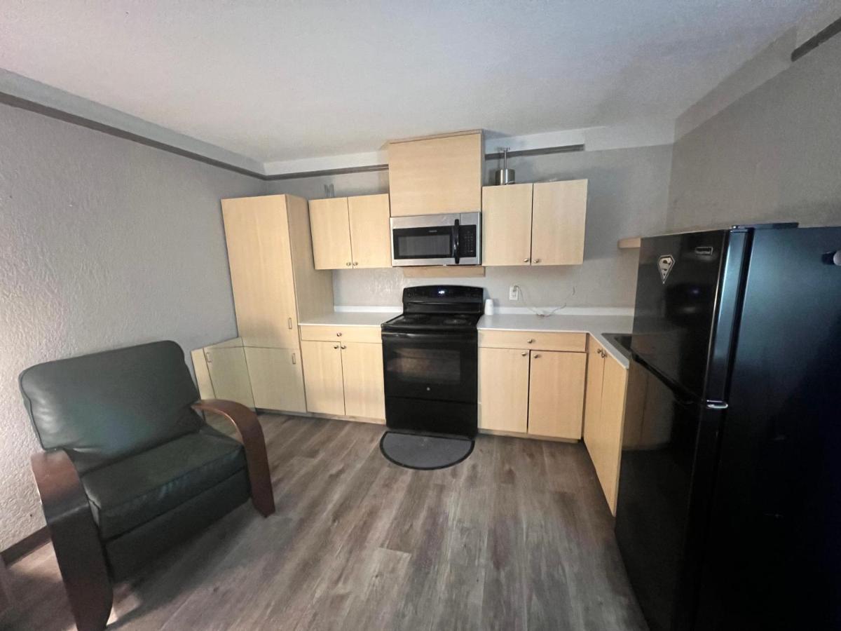 Queen Studio - Non-Smoking at Sulphur Extended Stay