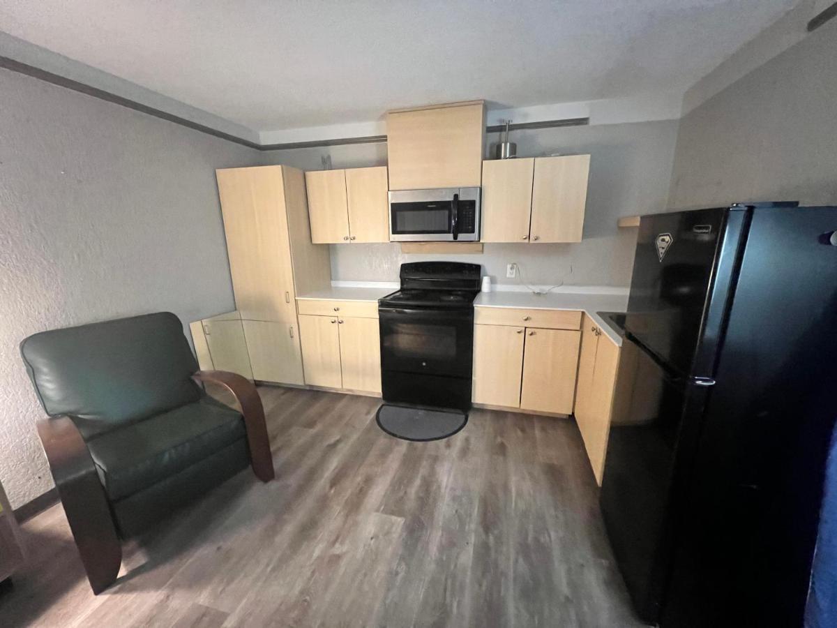 Queen Studio - Non-Smoking at Sulphur Extended Stay