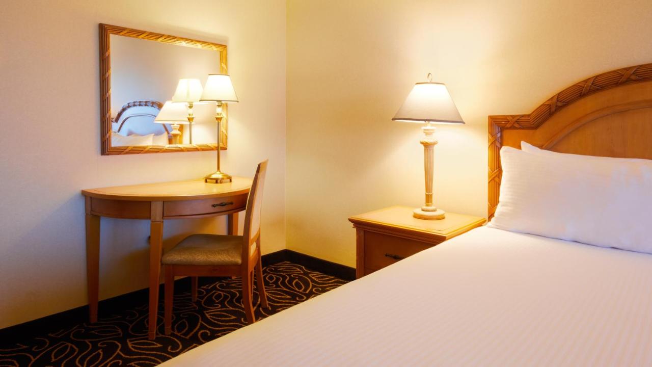 Deluxe Room 1 King Non-Smoking at Eldorado Reno - A Caesars Rewards Destination