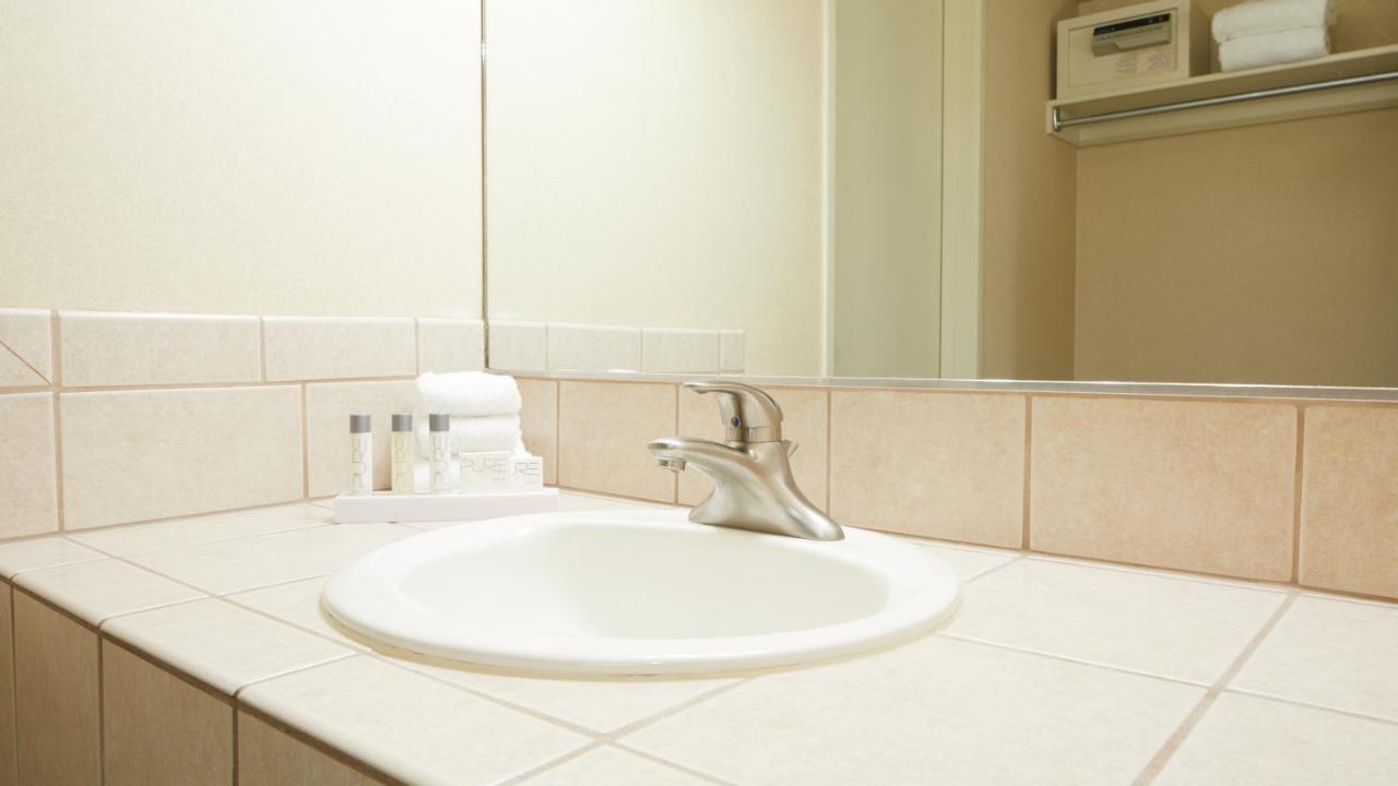 DELUXE ROOM 2 QUEENS - NON-SMOKING at Eldorado Reno - A Caesars Rewards Destination