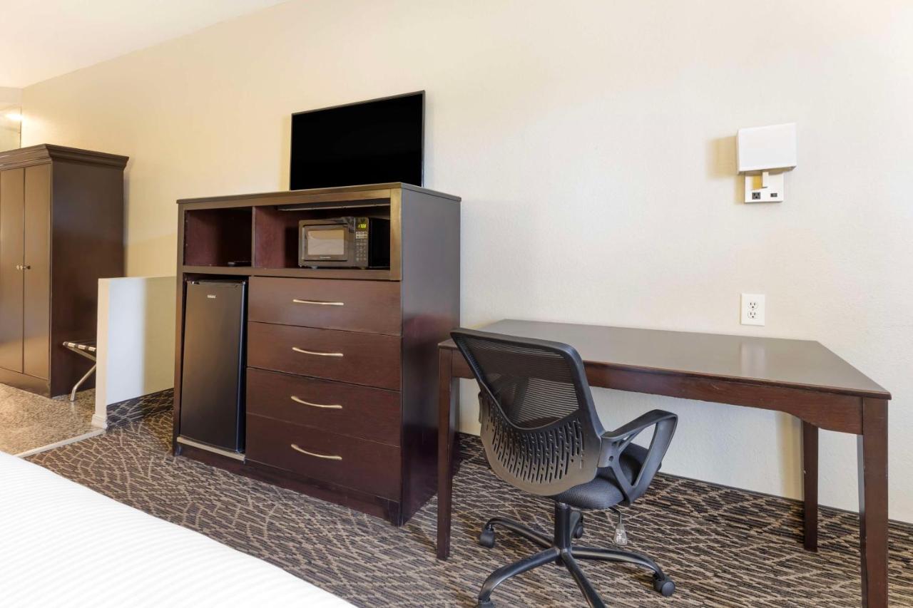 King Suite with Spa Bath - Non Smoking at Best Western West Monroe Inn