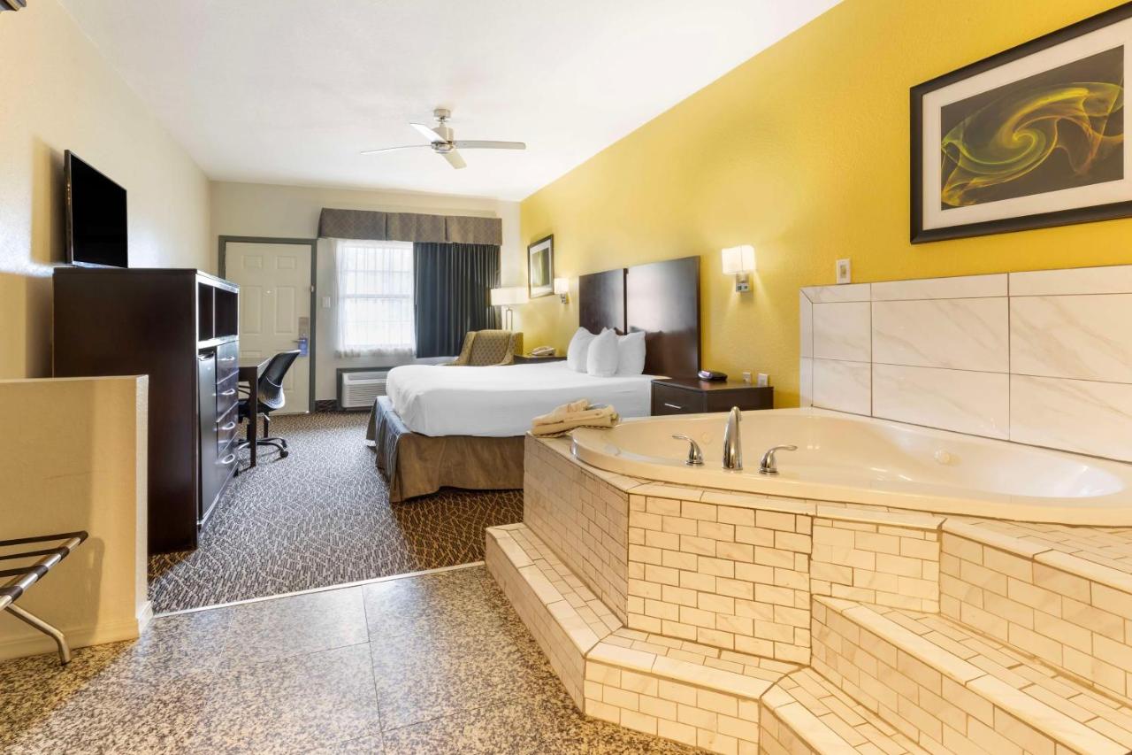 King Suite with Spa Bath - Non Smoking at Best Western West Monroe Inn