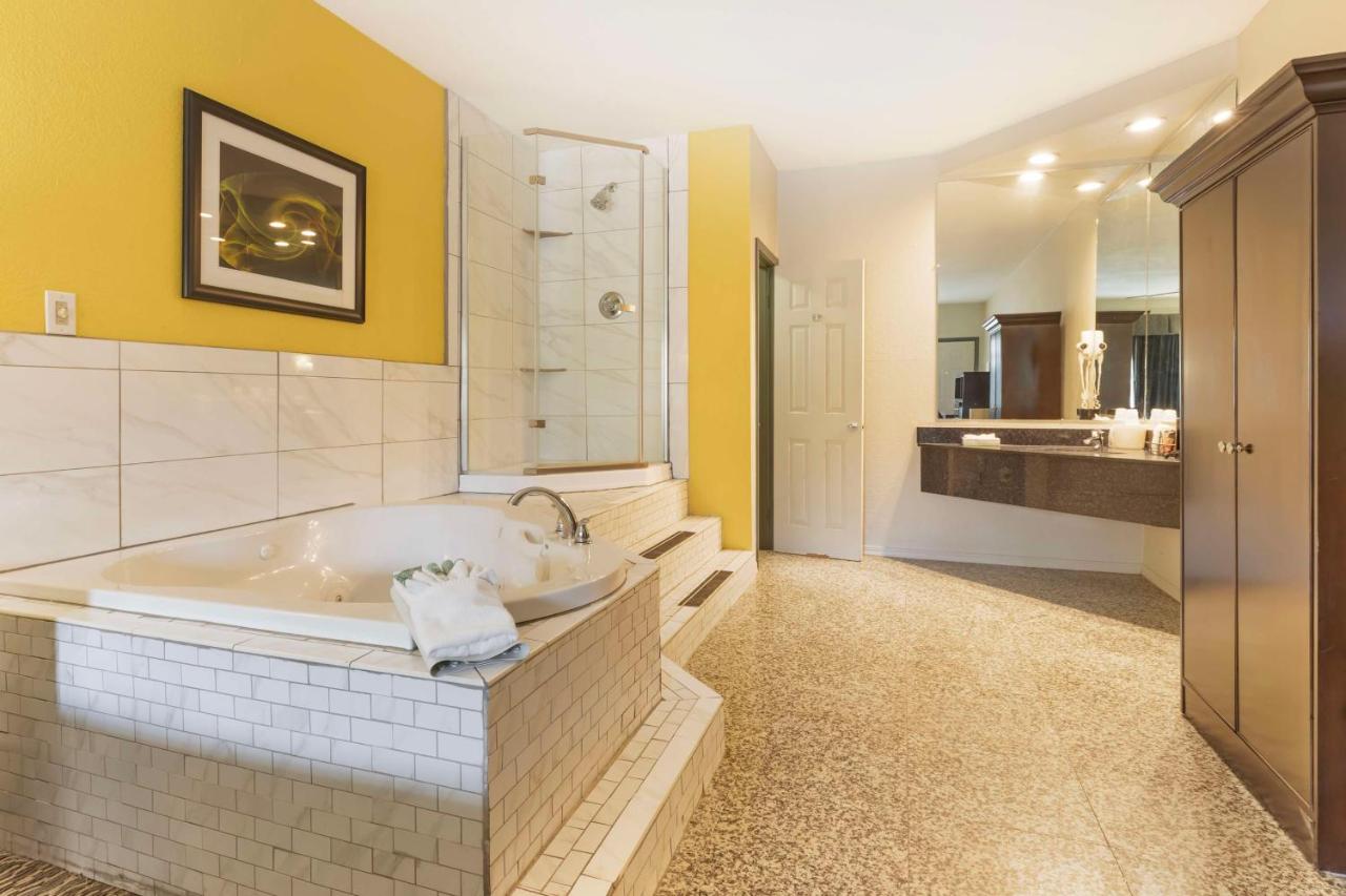 King Suite with Spa Bath - Non Smoking at Best Western West Monroe Inn