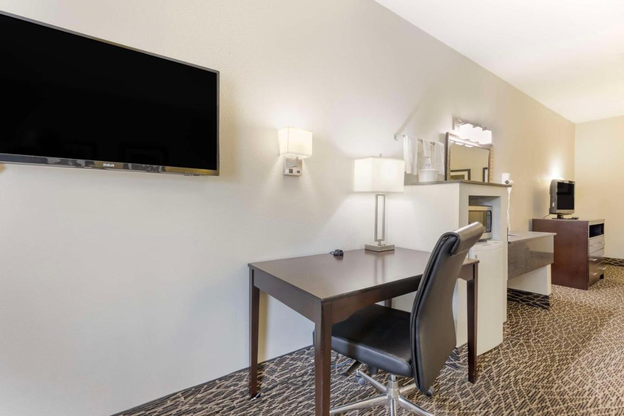 King Suite with Sofa Bed - Non Smoking at Best Western West Monroe Inn