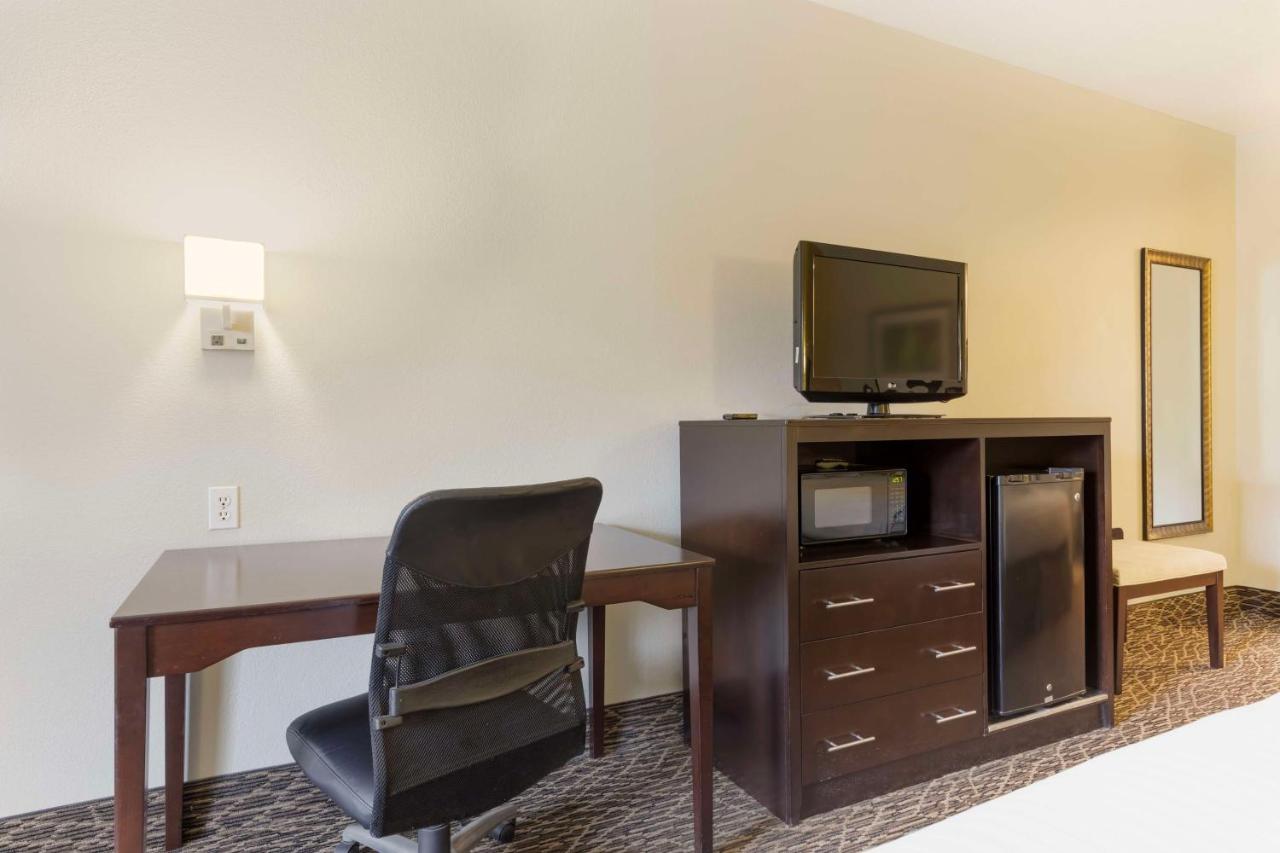 Deluxe Queen Room with Two Queen Beds - Non Smoking at Best Western West Monroe Inn