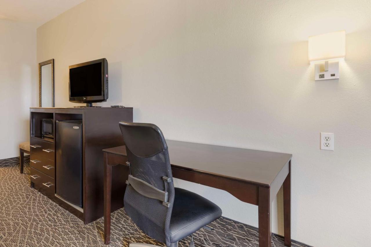 Queen Room with Two Queen Beds - Non Smoking at Best Western West Monroe Inn