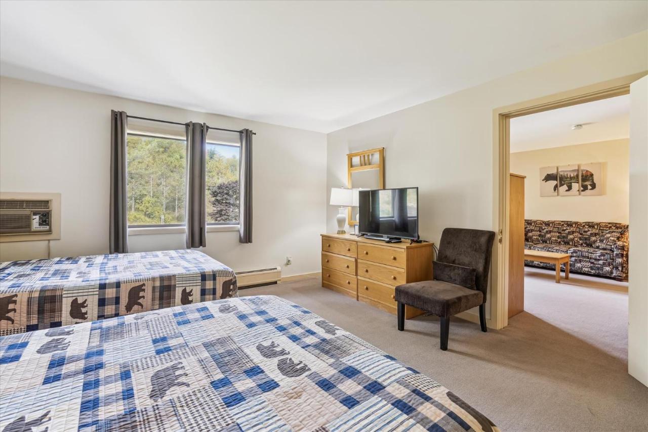 | Deluxe one bedroom suite located on 2nd floor with outdoor heated pool 21517
