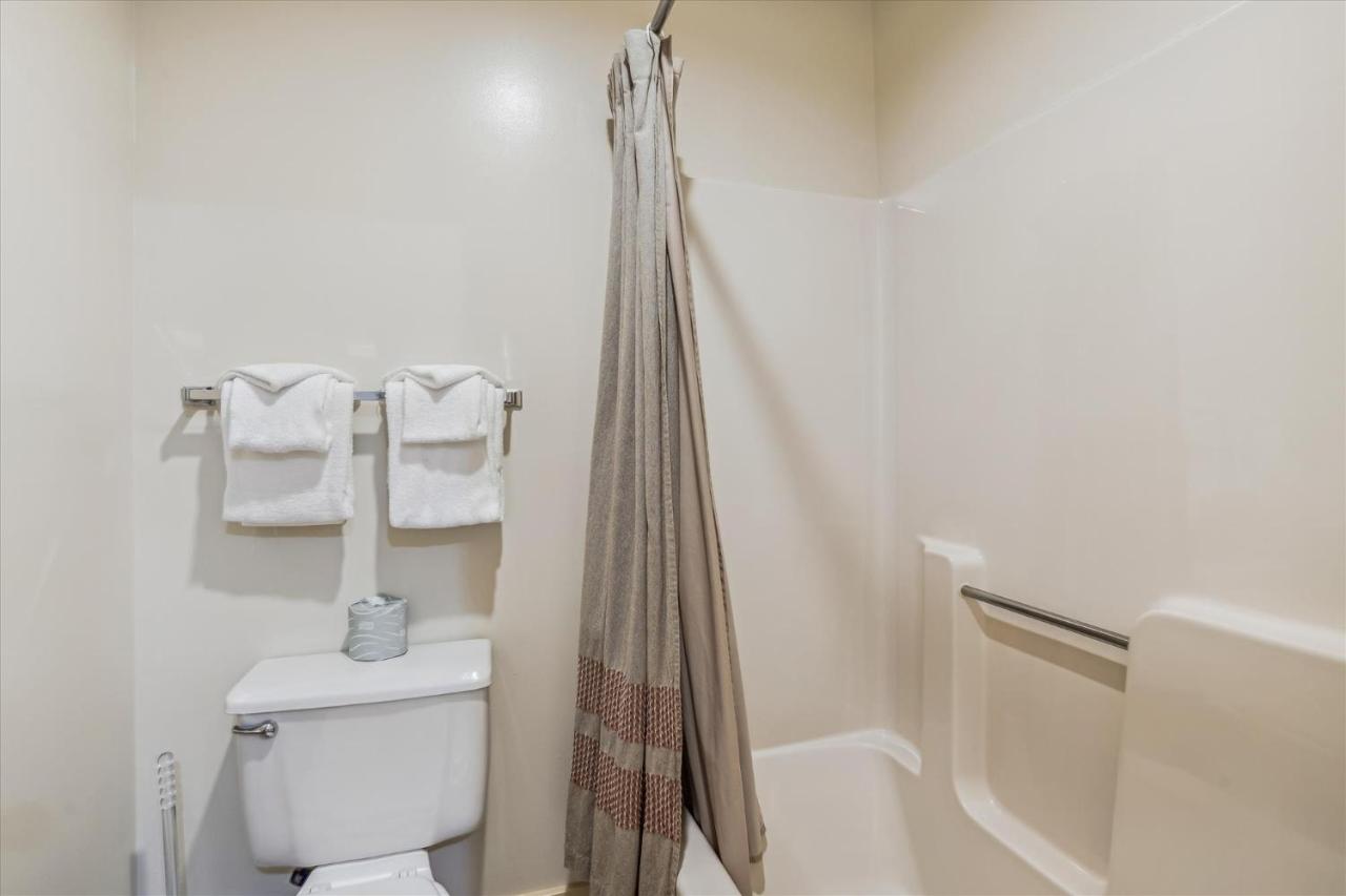 | Cedarbrook One Bedroom Suite 11416