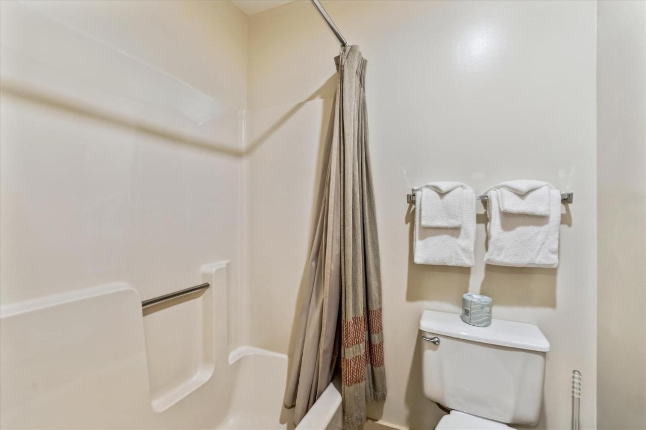 | Cedarbrook One Bedroom Suite 11416