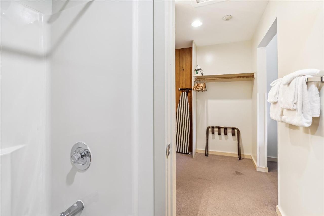 | Cedarbrook Hotel Room w/2 Doubles 116