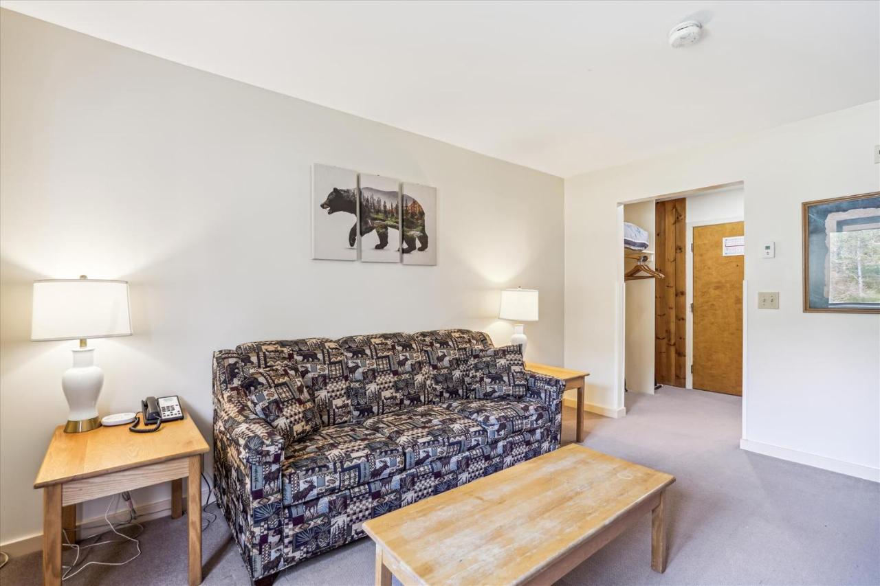 | Deluxe one bedroom suite located on first floor with outdoor heated pool 11921