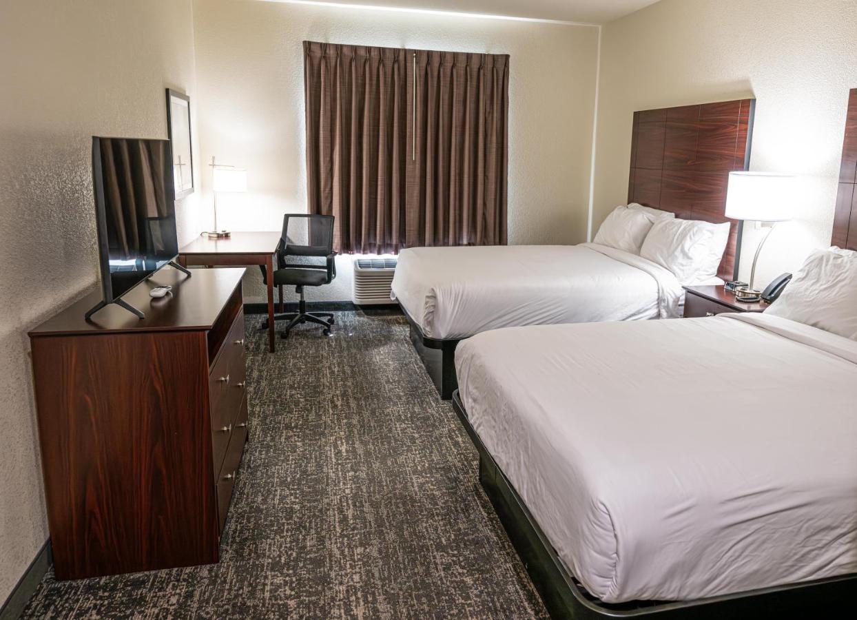Queen Room - Disability Access at Cobblestone Hotel & Suites - Lamar